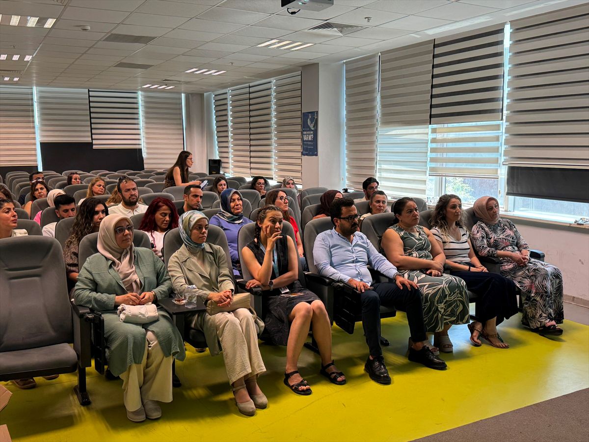 Diyarbakır'da 'Ergenlerde Beyin Gelişimi ve Fırsatlar' semineri düzenlendi