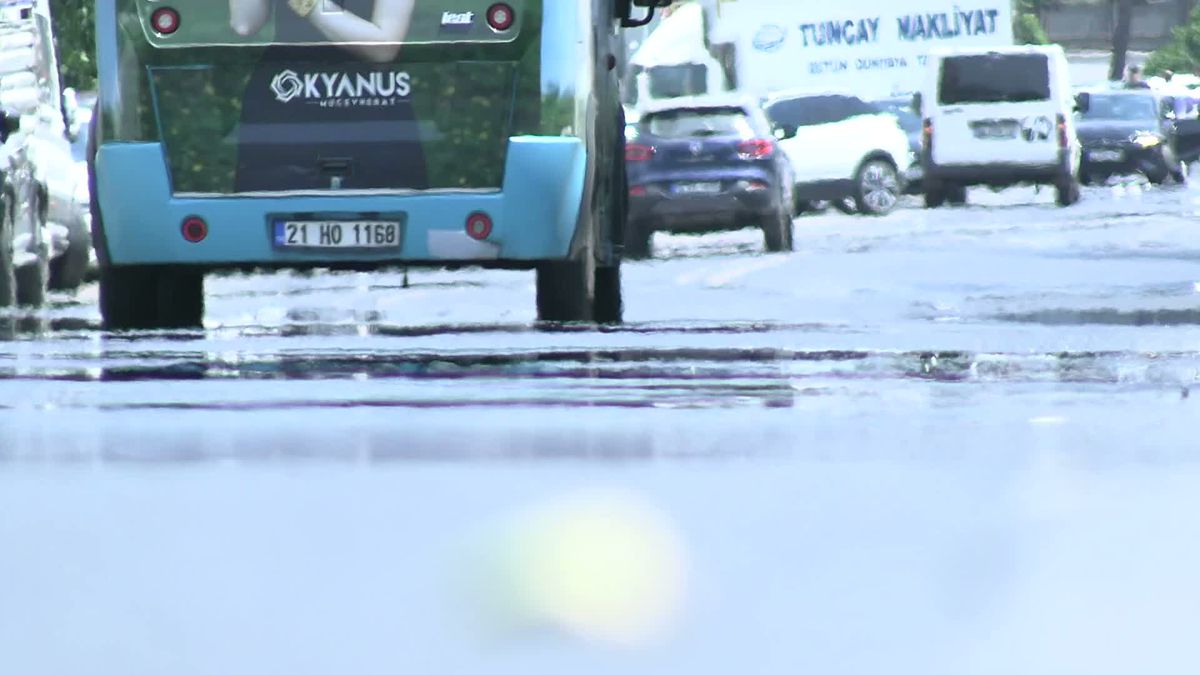 Diyarbakır’da ‘eyyam-ı bahur' sıcaklardan bunalan vatandaşlar: “Hayatımda böylesini görmedim”