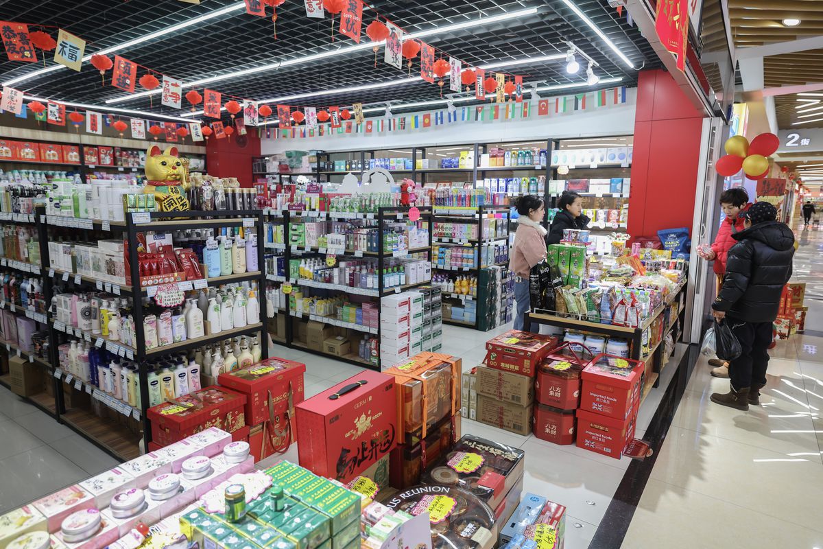 'Dünyanın süpermarketi' diye bilinen Çin'in Yiwu kentinin dış ticareti ilk yarıda çift haneli büyüdü