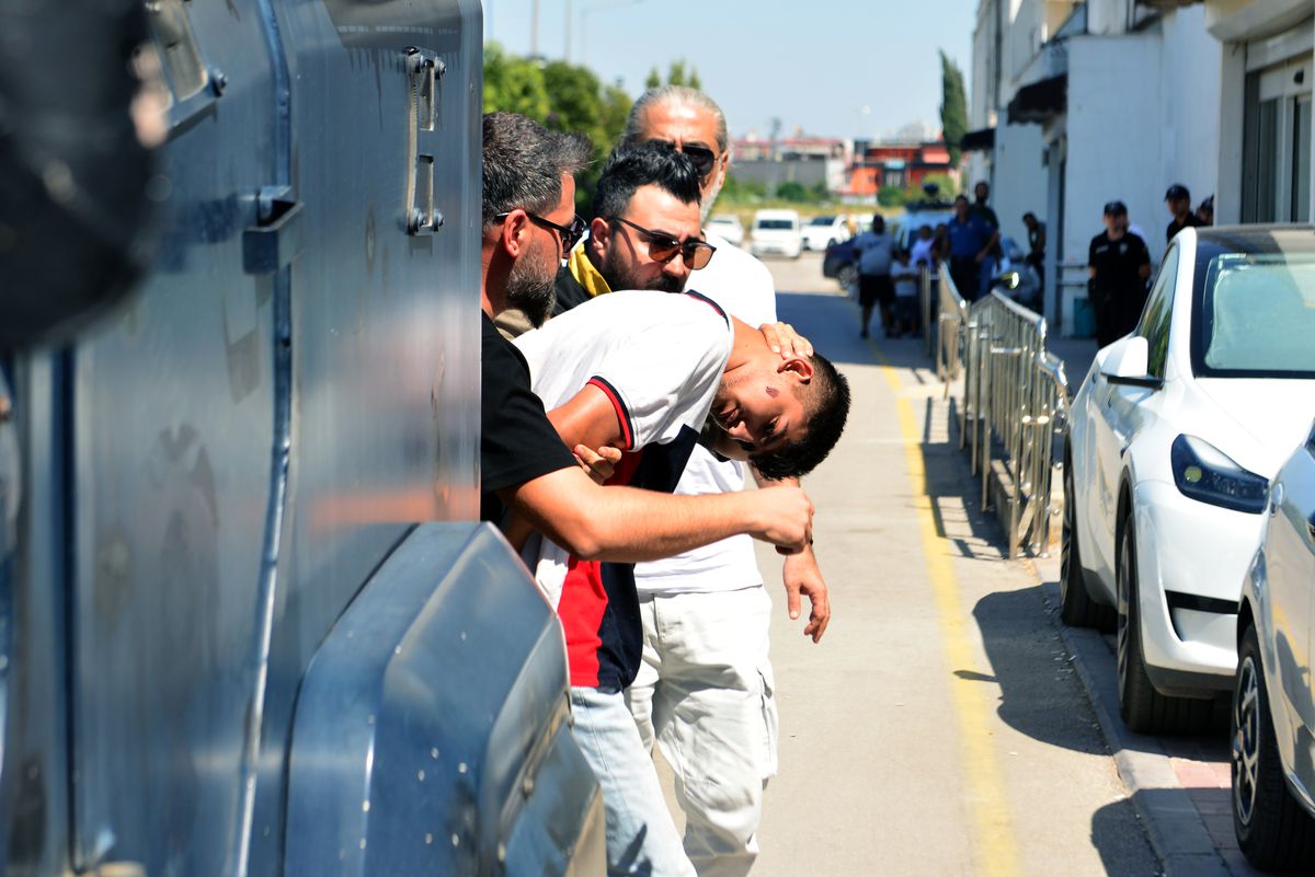 Husumetlisine tabancayla ateş açıp, kaldırımdaki yayayı öldüren şüpheli tutuklandı