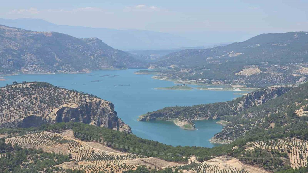 İnceğiz Kanyonu doğal güzelliği ile ziyaretçilerini büyülüyor