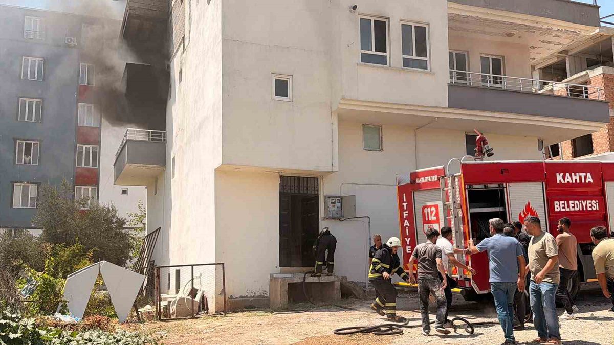 İşçilerin kaldığı evde yangın: 2 kişi dumandan etkilendi