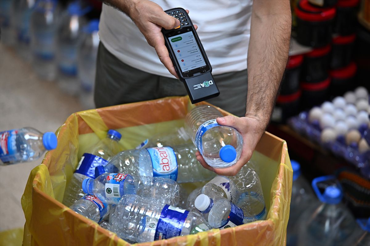 İstanbul'da mahalle esnafı Mobil DOA cihazıyla içecek ambalajı iadesi toplamaya başladı