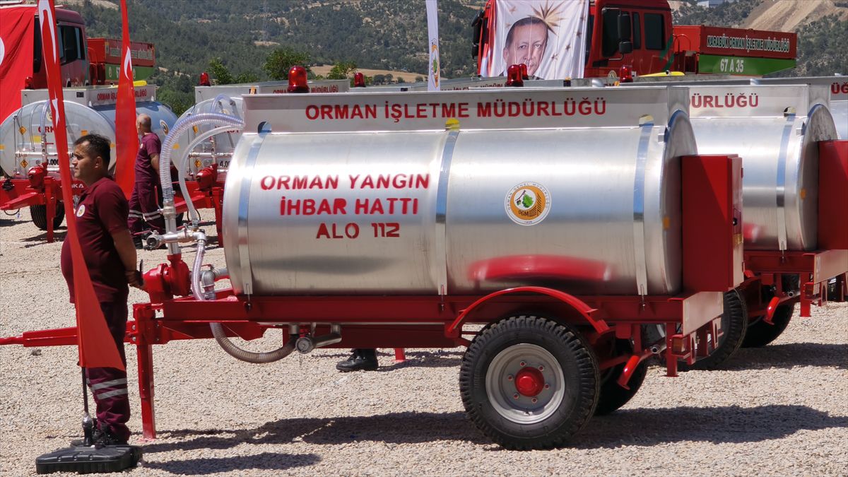 Karabük'te orman yangınlarına karşı köylere su tankeri dağıtıldı