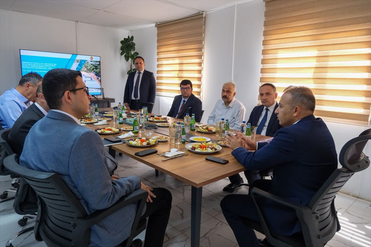 Karaman Valisi Çiçek, Ermenek- Mut Devlet Yolu şantiyesini ziyaret etti