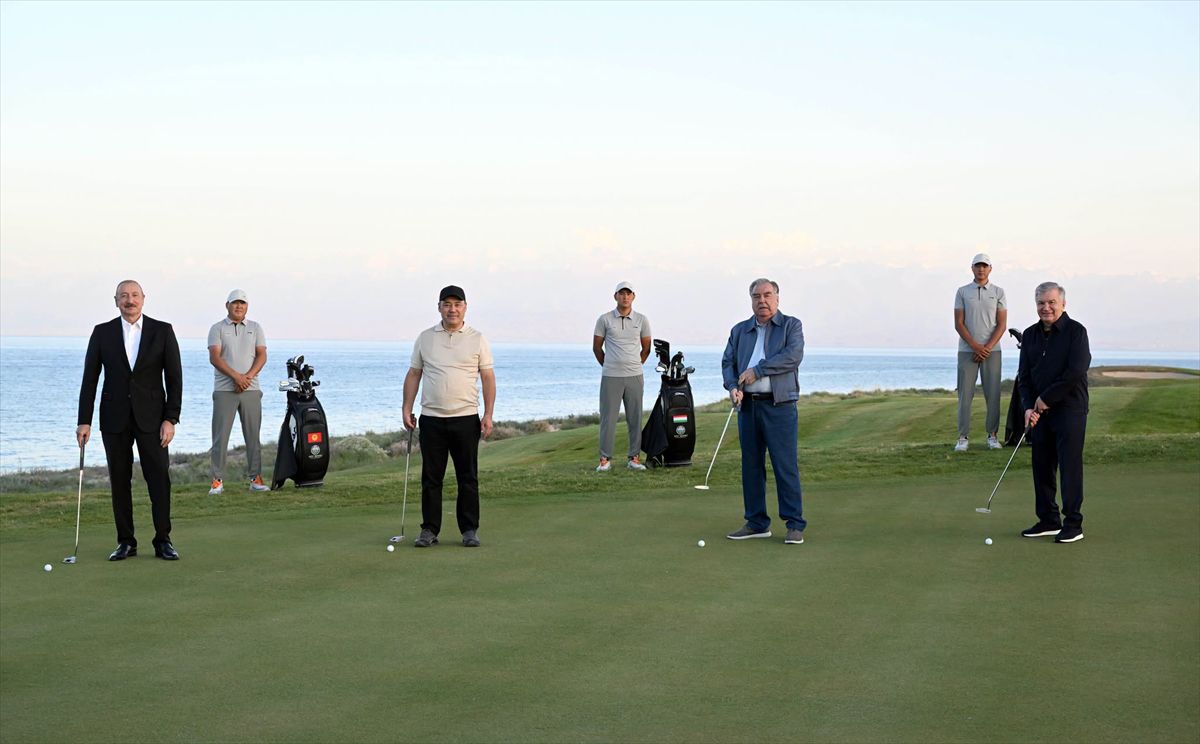 Kırgızistan'da Issık Göl kıyısındaki Uluslararası Golf Kulübü hizmete açıldı