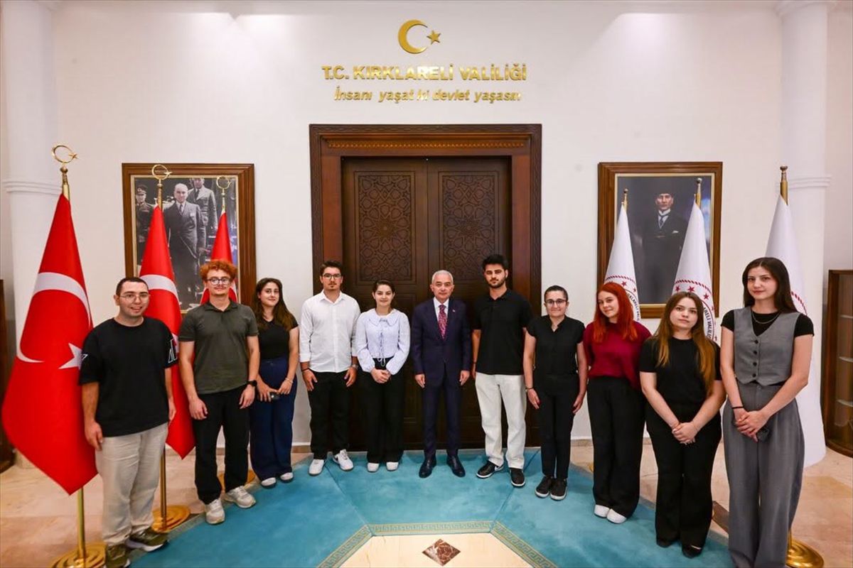 Kırklareli Valisi Turan öğrencilerle bir araya geldi