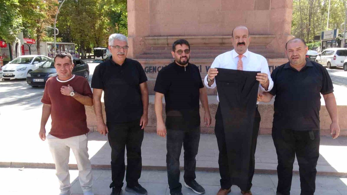 Malatya’da anıttaki figüre pantolonlu tepki