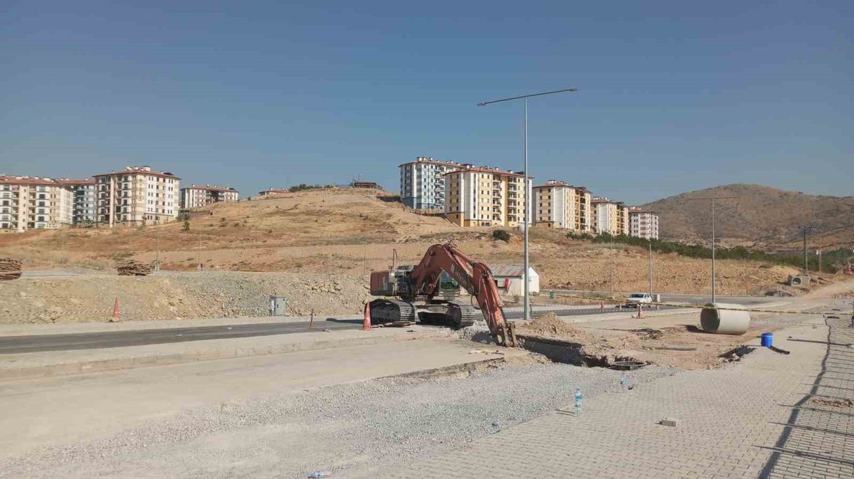 Malatya’da yol çalışmaları sırasında göçük: 2 işçi toprak altında kaldı