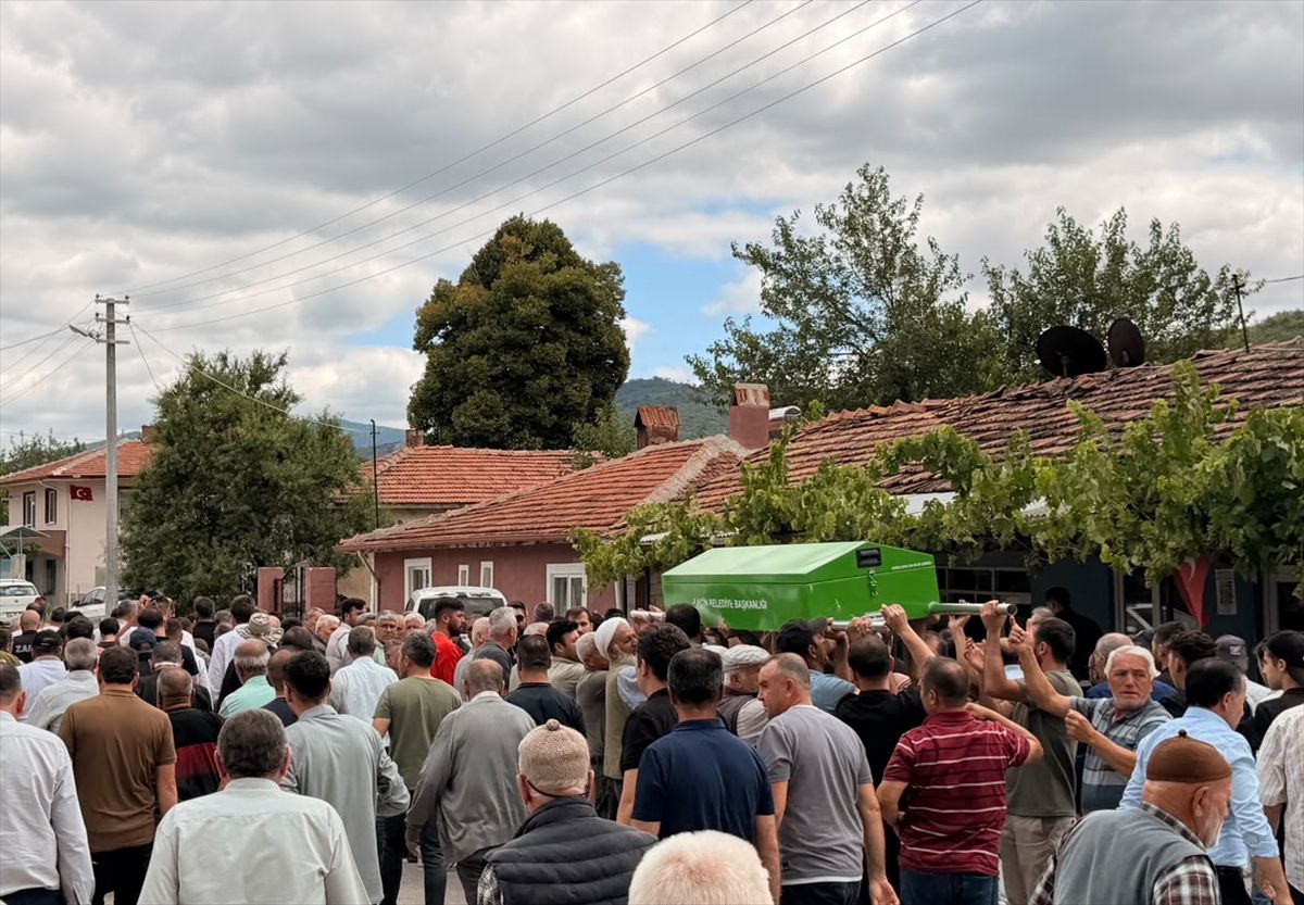 Mardin'deki trafik kazasında ölen çocuğun cenazesi Çorum'da defnedildi