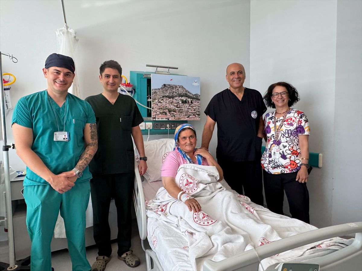 Muğla'da ilk kez uygulanan ECIRS yöntemiyle 4 santimetrelik böbrek taşı tek seansta temizlendi