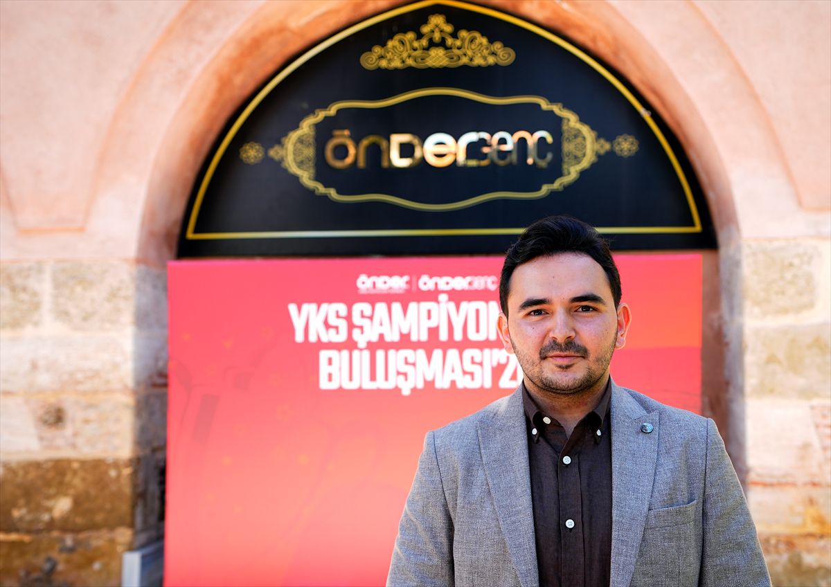 ÖNDER, YKS'de başarılı olan imam hatipli gençleri İstanbul'daki etkinlikte buluşturdu
