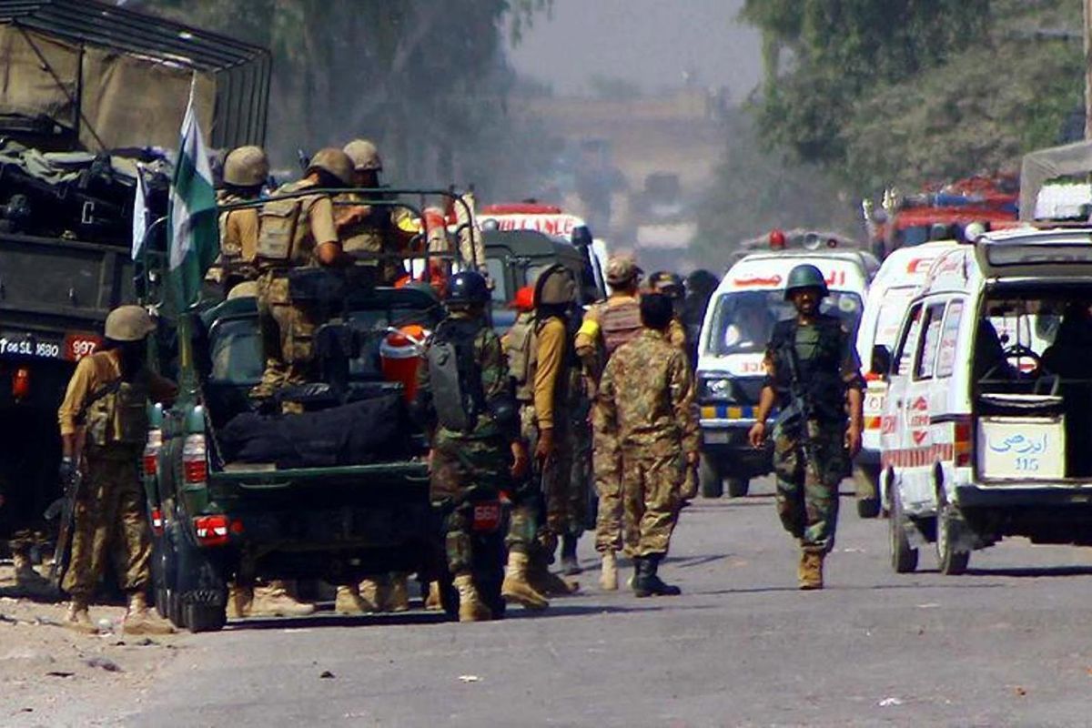 Pakistan'da polis kontrol noktasına saldırı: 9 polis öldü, 28 polis yaralandı