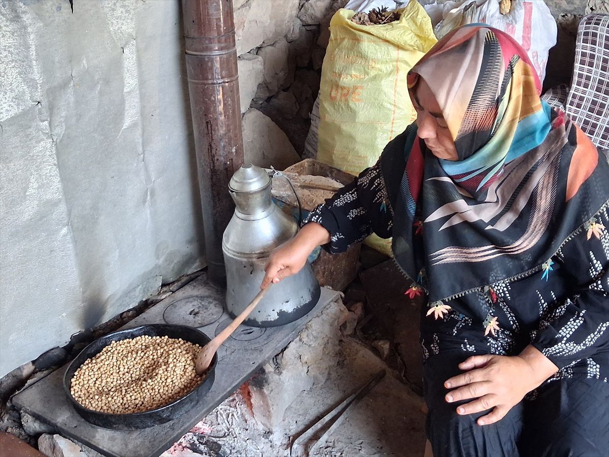 Sakarya'da 'nohut kavurga' geleneği gelecek nesillere aktarılıyor