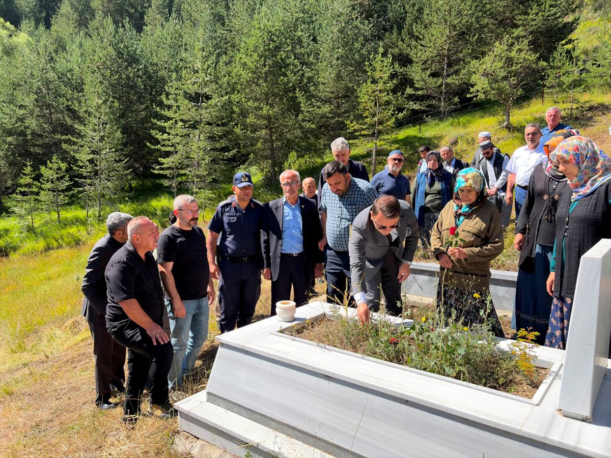 Şehit Ayhan Çayır Tosya'da kabri başında anıldı