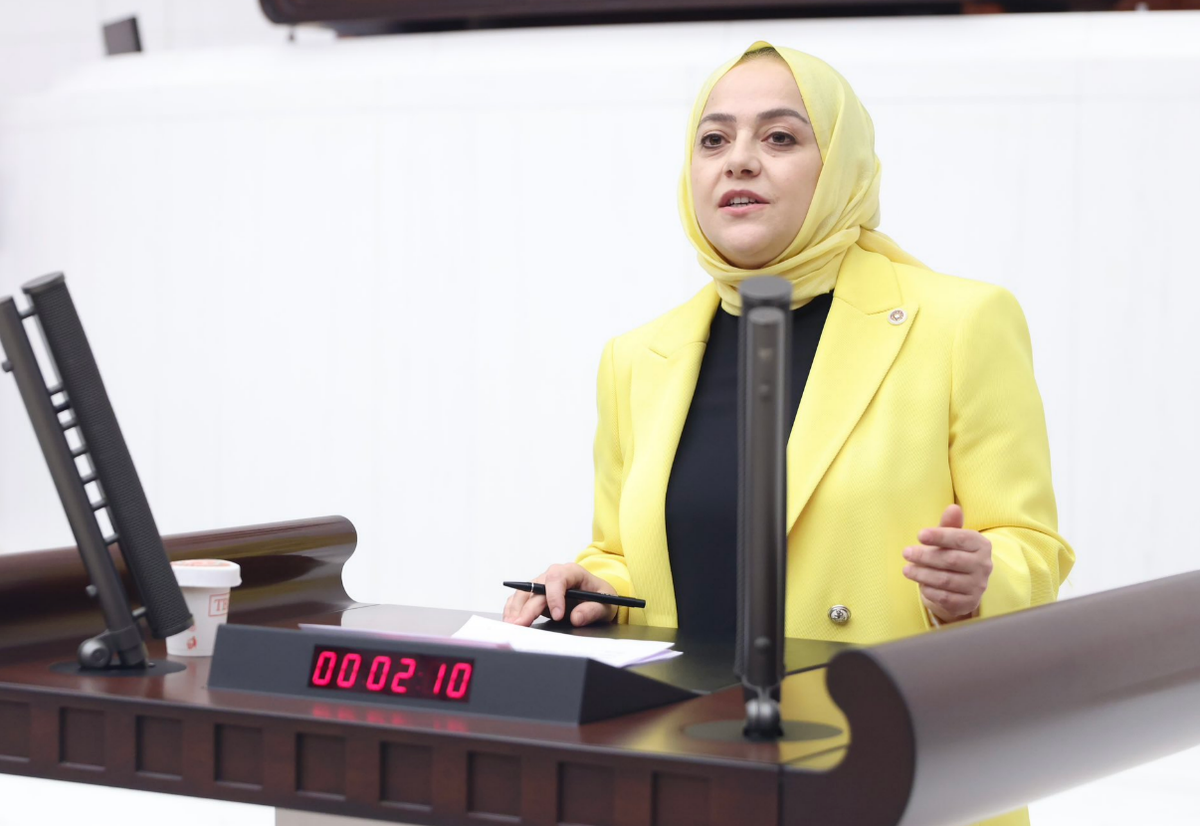 Sema Silkin Ün: 'Gelecek Partimizi dün itibarıyla kapatma kararı aldık. Yeniyol Grubu’nda yasama çalışmalarına devam edeceğim'