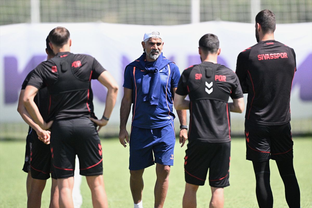 Sivasspor'da ilk hedef play-off'a kalmak