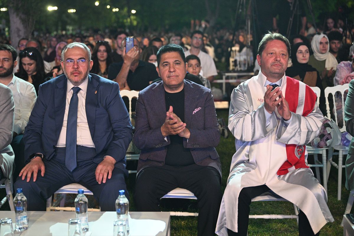 Abdullah Gül Üniversitesi'nde mezuniyet töreni düzenlendi