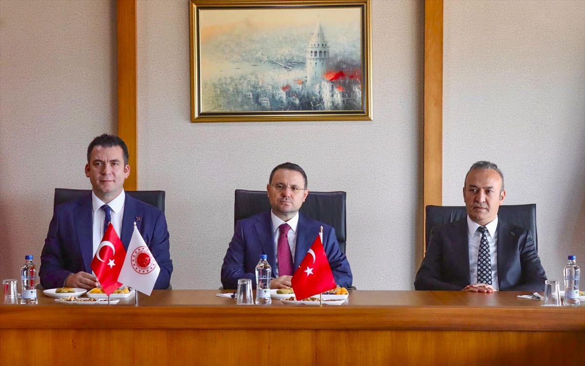 Adalet Bakanı Gürlek, Küçükçekmece Adalet Sarayı'nı ziyaret etti