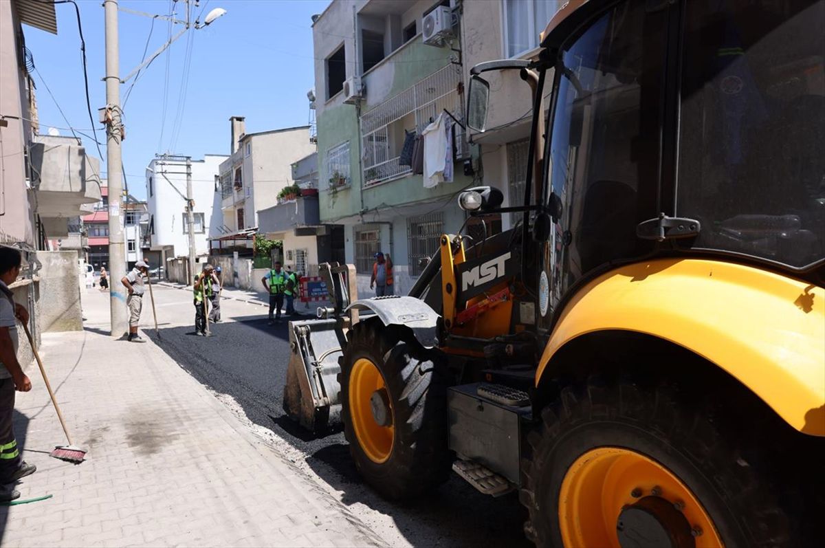 Akdeniz ilçesindeki yol bakım, onarım ve yenileme çalışmaları sürüyor