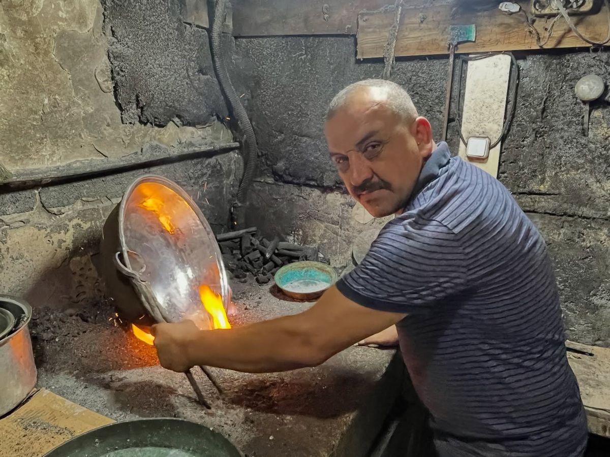 Ata mesleği kalaycılığı 26 yıldır sürdürüyor
