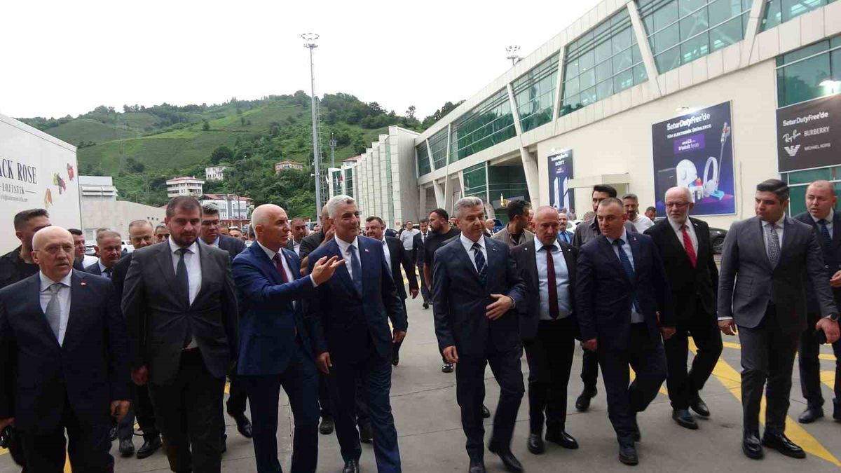 Bakan Bolat: 'Sarp Gümrük Kapısı sadece Gürcistan’a değil, bütün Asya ülkelerine açılan stratejik bir geçiş koridorudur'