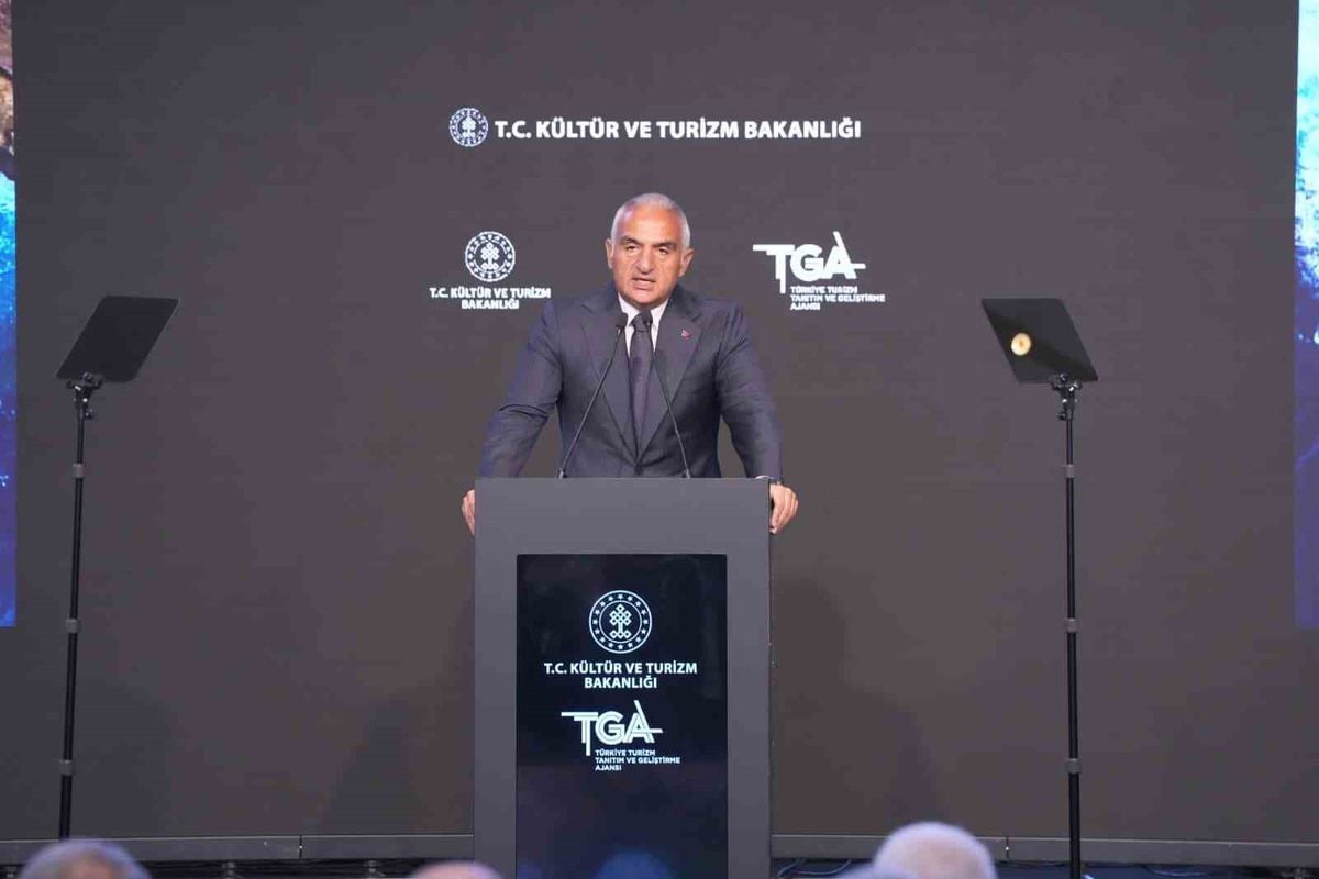 Bakan Ersoy: 'Turizm geliri ilk 6 ayda 25,7 milyar dolar oldu'