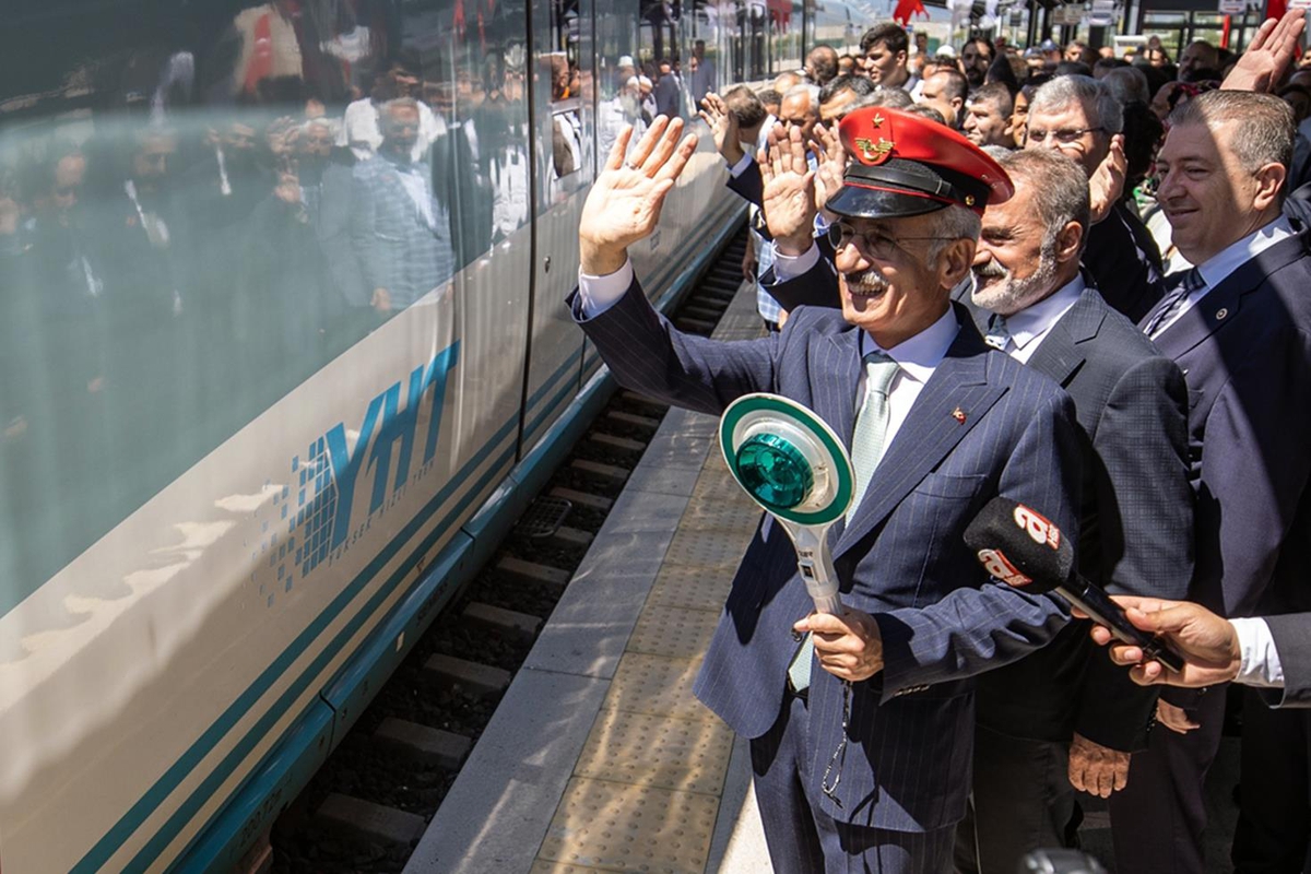 Ankara-İstanbul arası seyahat süresi kısalıyor! Tarih belli oldu