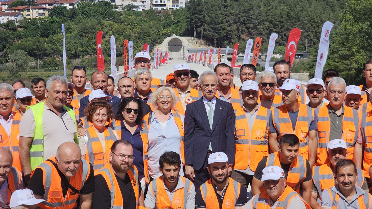 Bakan Uraloğlu: Ankara-İstanbul arası seyahat süresinde 30 dakika zamandan tasarruf edeceğiz