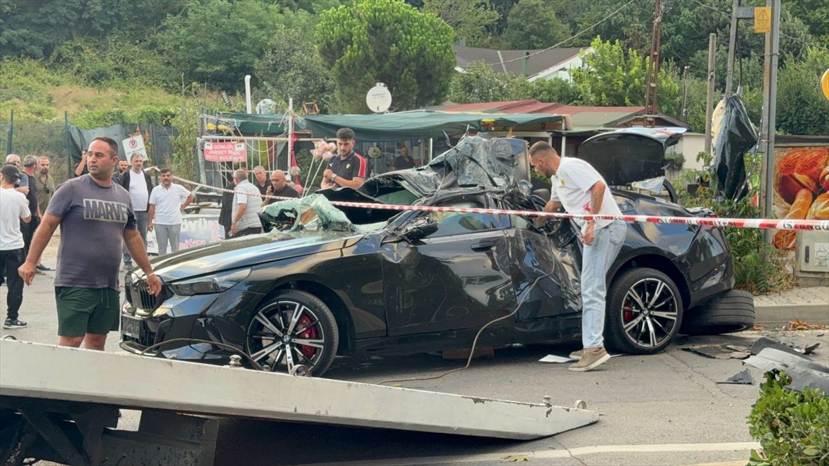 Beykoz'da 2 otomobilin karıştığı kazada 7 kişi yaralandı