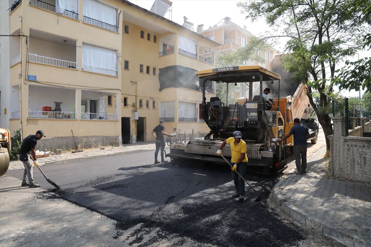 Bingöl Belediyesi 20 kilometrelik yol ağını 40 bin ton asfaltla yenileyecek