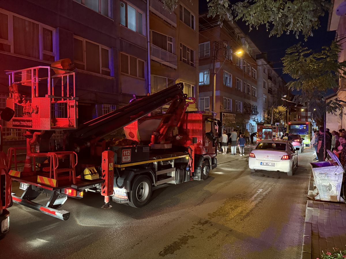 Bursa'da bir evde çıkan yangında 1 kişi hayatını kaybetti