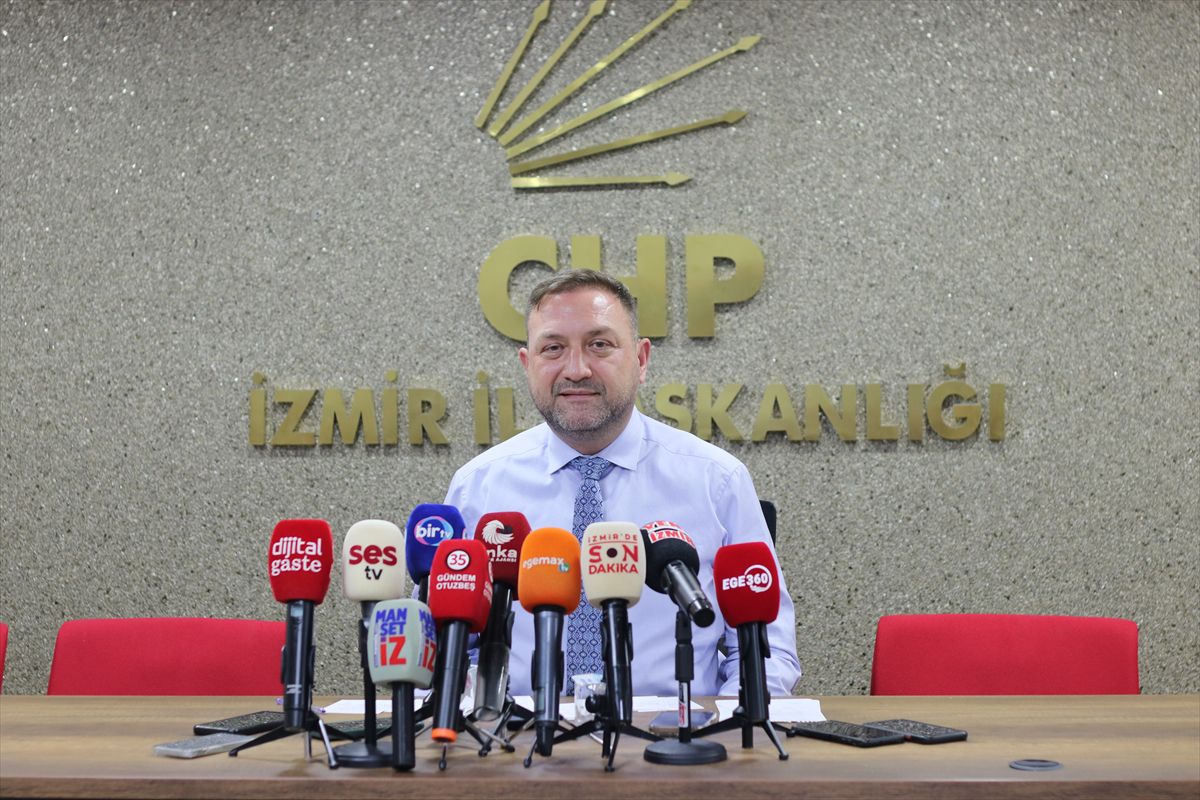 CHP İzmir İl Başkanı Gümrükçü basın toplantısı düzenledi