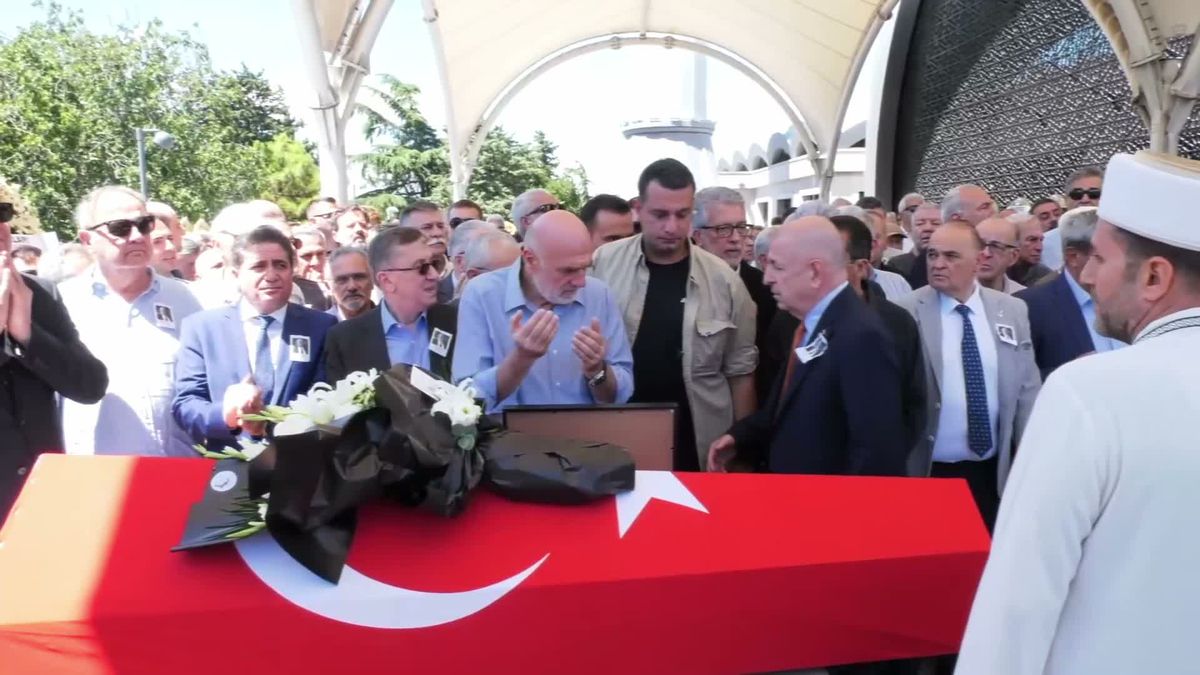 Gazeteci Vedat Yenerer son yolculuğuna uğurlandı