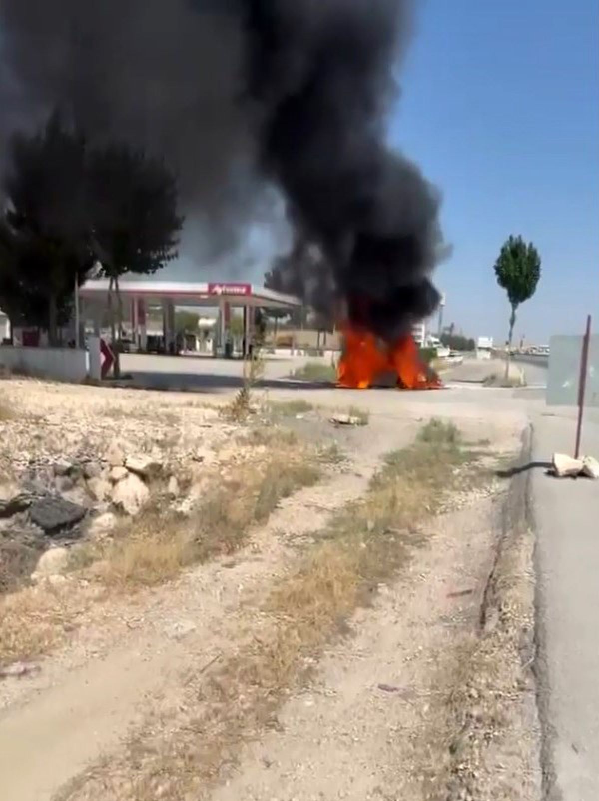 Gaziantep’te seyir halindeki otomobil alev topuna döndü
