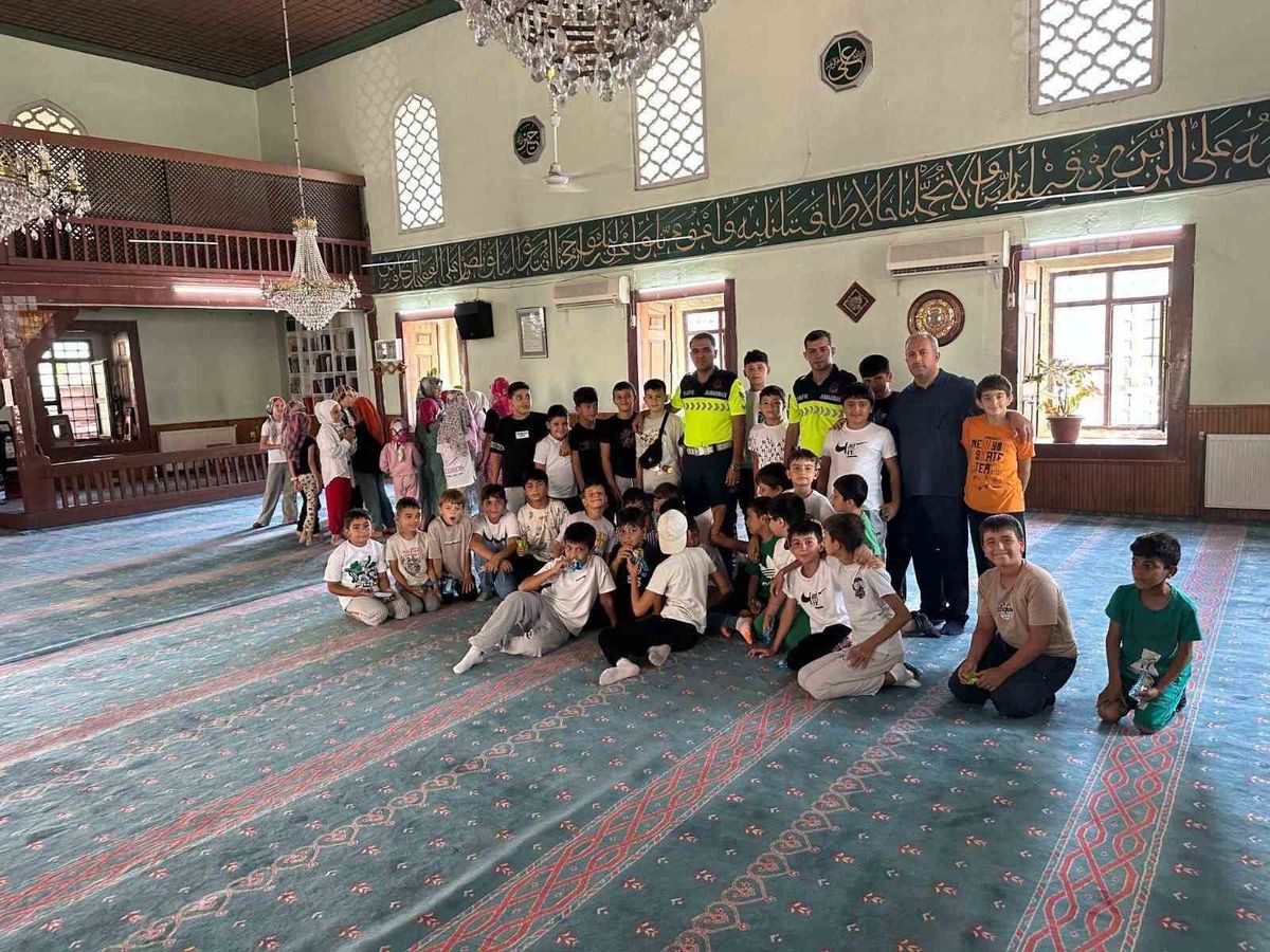 Jandarmadan 61 öğrenciye trafik eğitimi