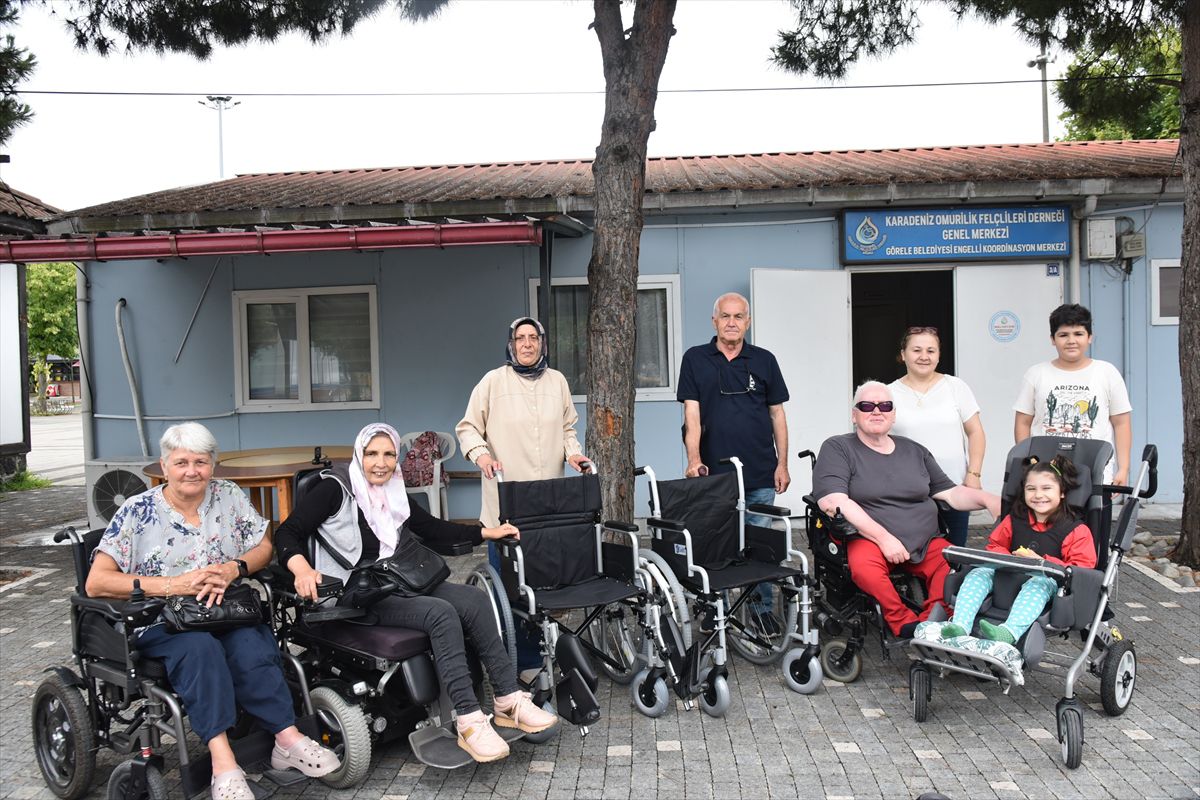 Karadeniz Omurilik Felçlileri Derneği'nden engellilere tekerlekli sandalye yardımı