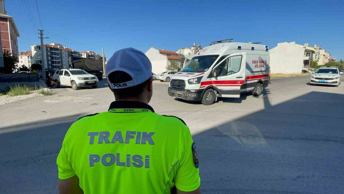 Karaman’da ambulansın karıştığı kaza ucuz atlatıldı