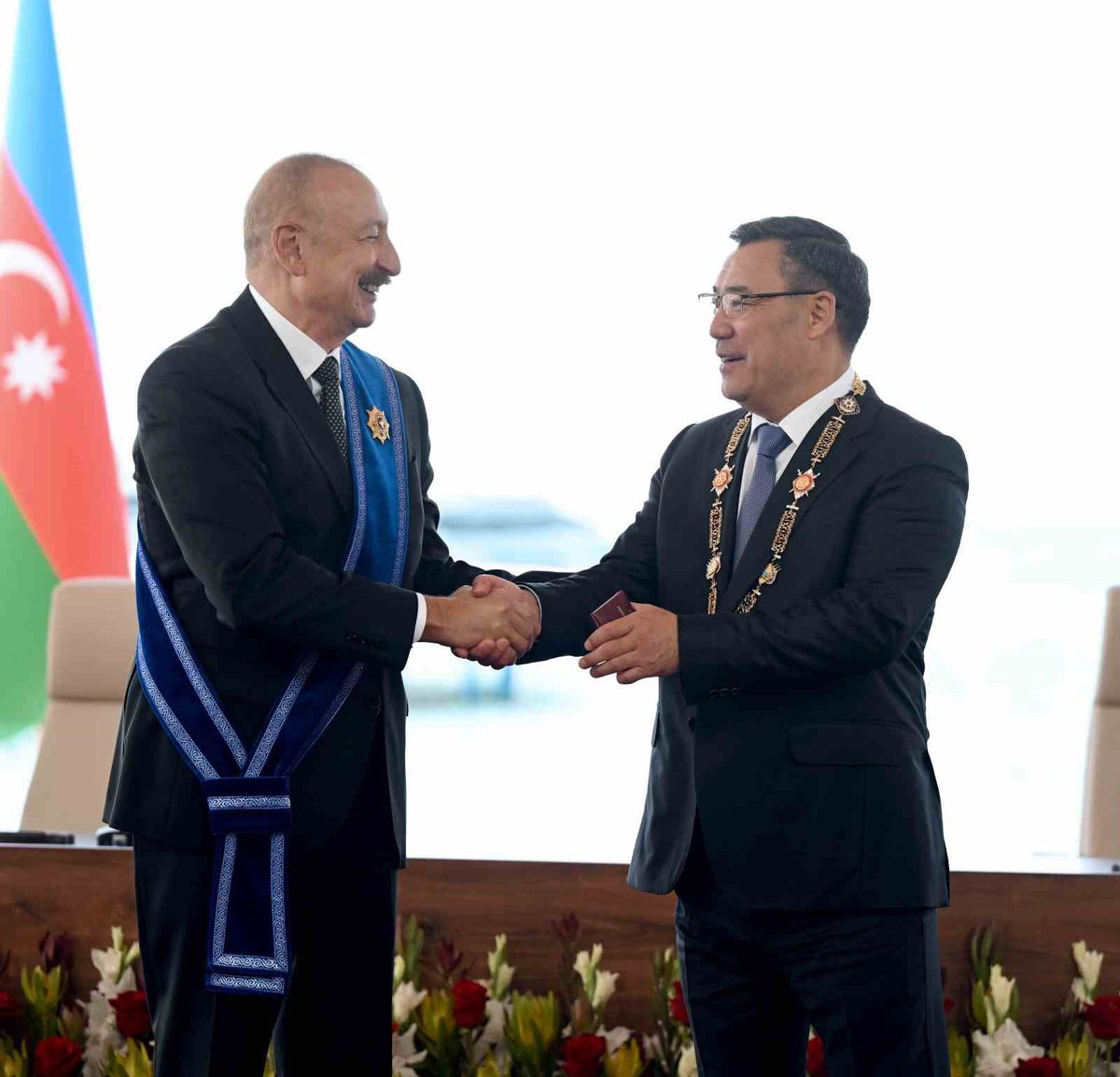 Kırgızistan Cumhurbaşkanı Caparov’dan Aliyev’e birinci derece 'Manas' Nişanı