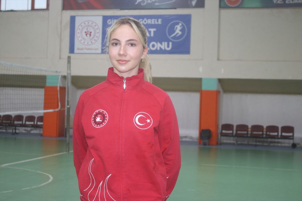 Milli wushucu Elif Naz Kara, Balkan Şampiyonası'na hazırlanıyor