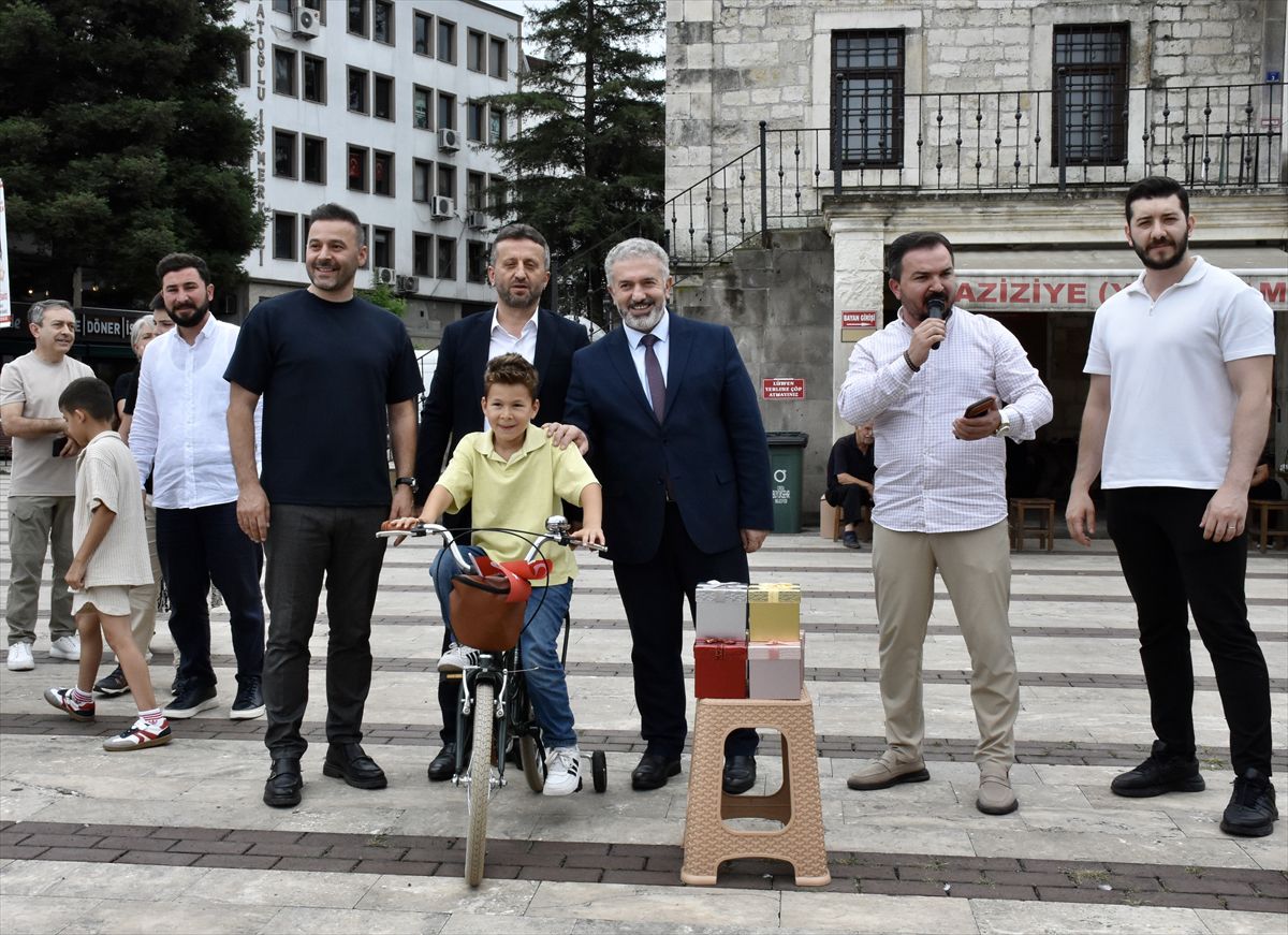 Ordu'da Kur'an kursu öğrencilerine bisiklet ve paten hediye edildi