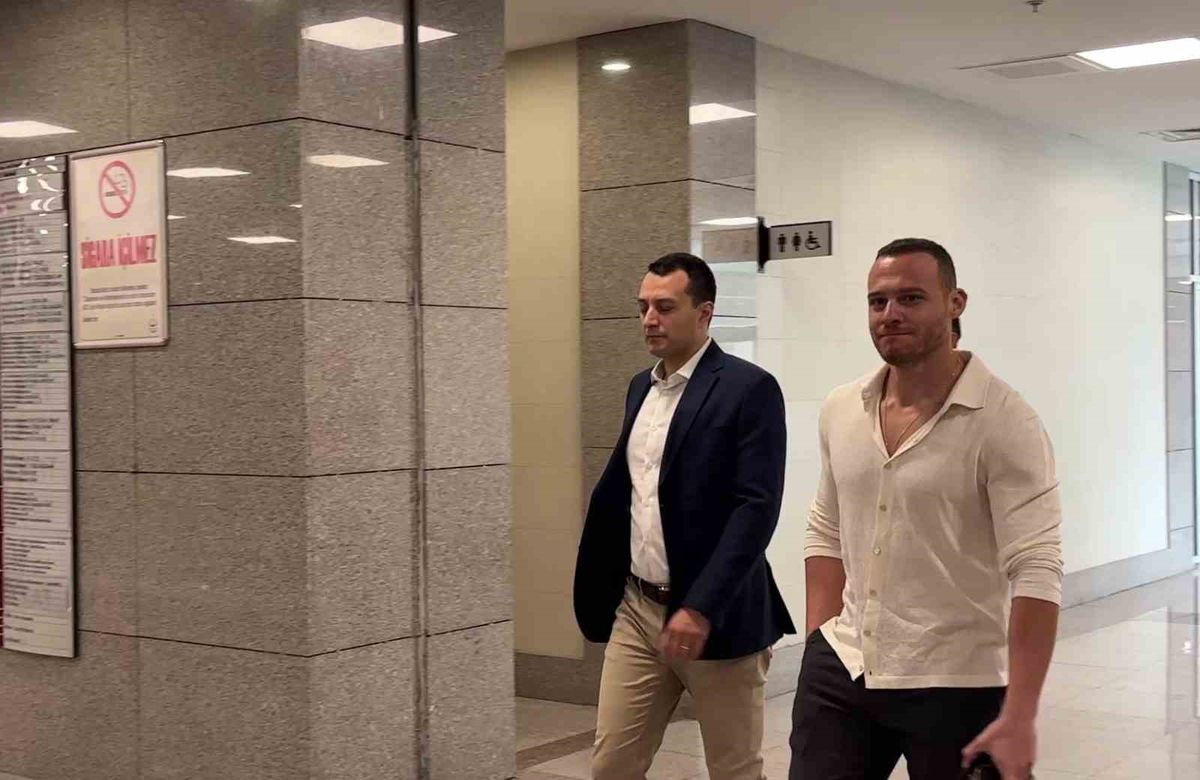 Oyuncu Kerem Bursin: 'AHBAP Derneğine 200 bin TL bağışta bulundum'