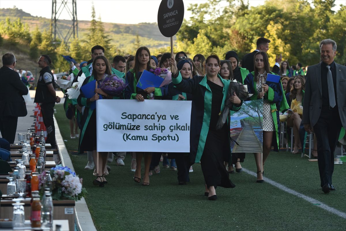 Sakarya Uygulamalı Bilimler Üniversitesi, 3 bin 450 öğrencisini mezun etti
