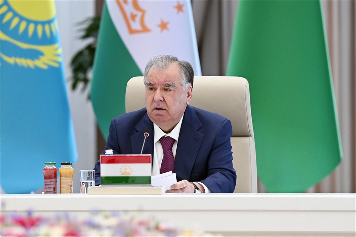 Tacikistan Cumhurbaşkanı Rahman, Orta Asya ve Azerbaycan Devlet Başkanları İstişare Toplantısı'nda konuştu: