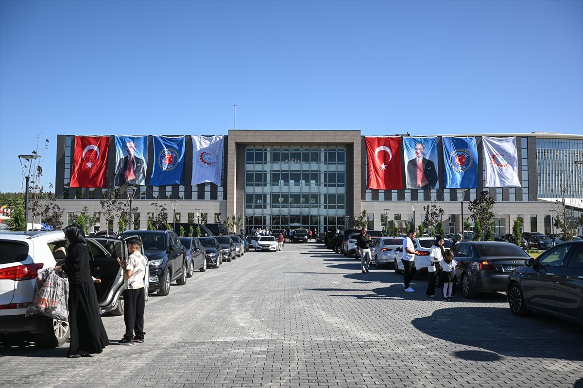 TÜRK-İŞ 74. kuruluş yıl dönümünde yeni genel merkezini açtı