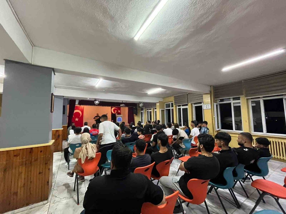 Akyaka’da rafting sporcularına aşık geleneğiyle unutulmaz gece