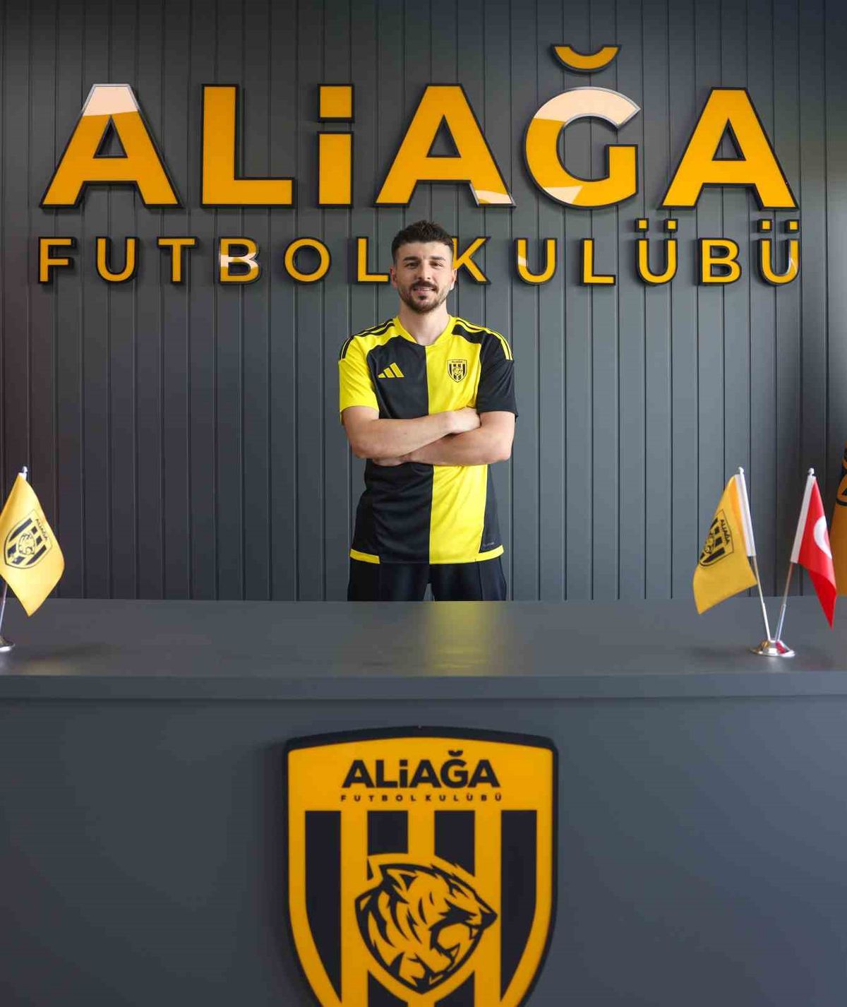 Aliağa FK, Altar Han’ı kadrosuna kattı