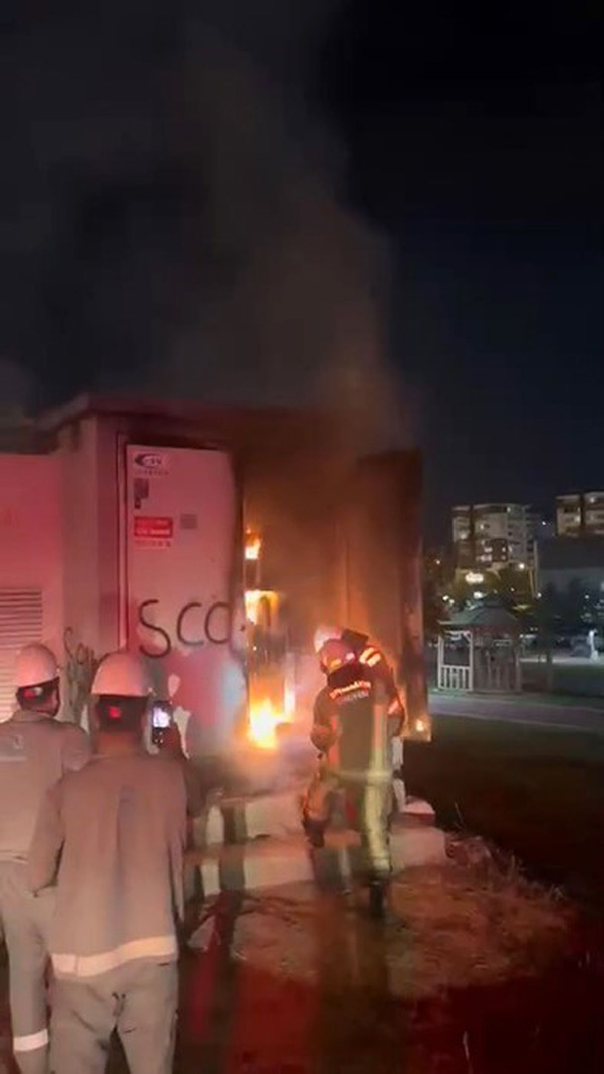 Aşırı yüklenme, trafoyu alevlere teslim etti