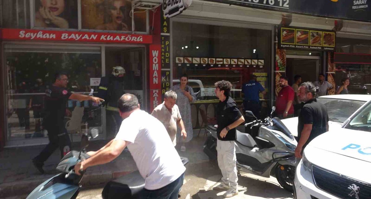 Babanın yaptığı kaynaktan çıkan kıvılcımlar, oğlunun işlettiği bayan kuaföründe yangın çıkardı