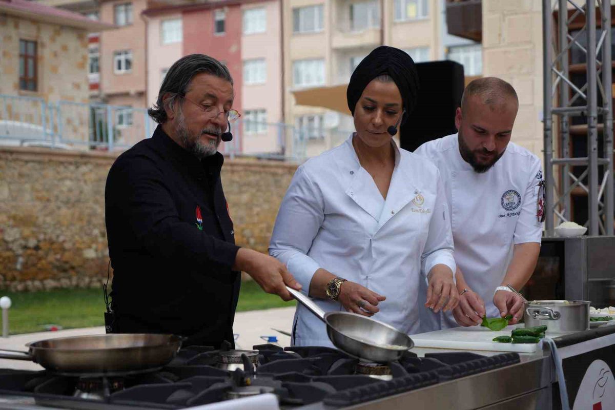 Bayburt’un yöresel lezzetleri şeflerin yorumuyla hazırlandı